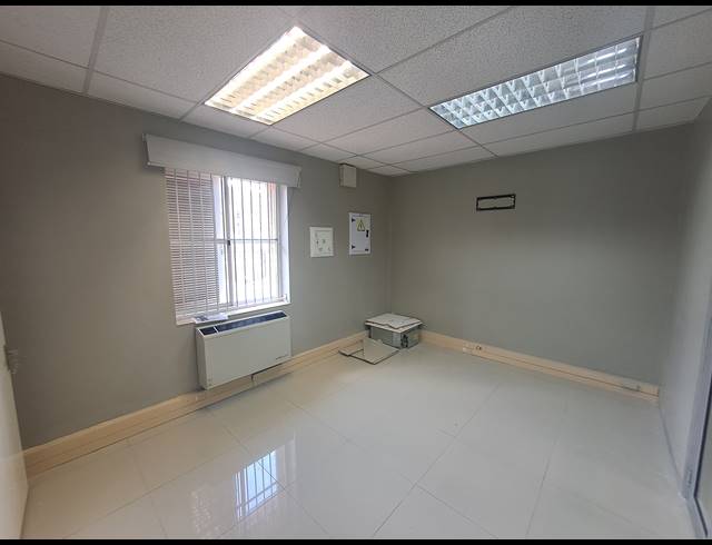 124M² OFFICE TO LET IN HYDE PARK